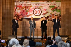 Артисты Иркутского академического драмтеатра имени Н.П. Охлопкова открыли цикл мероприятию ко Дню Победы в госпитале ветеранов